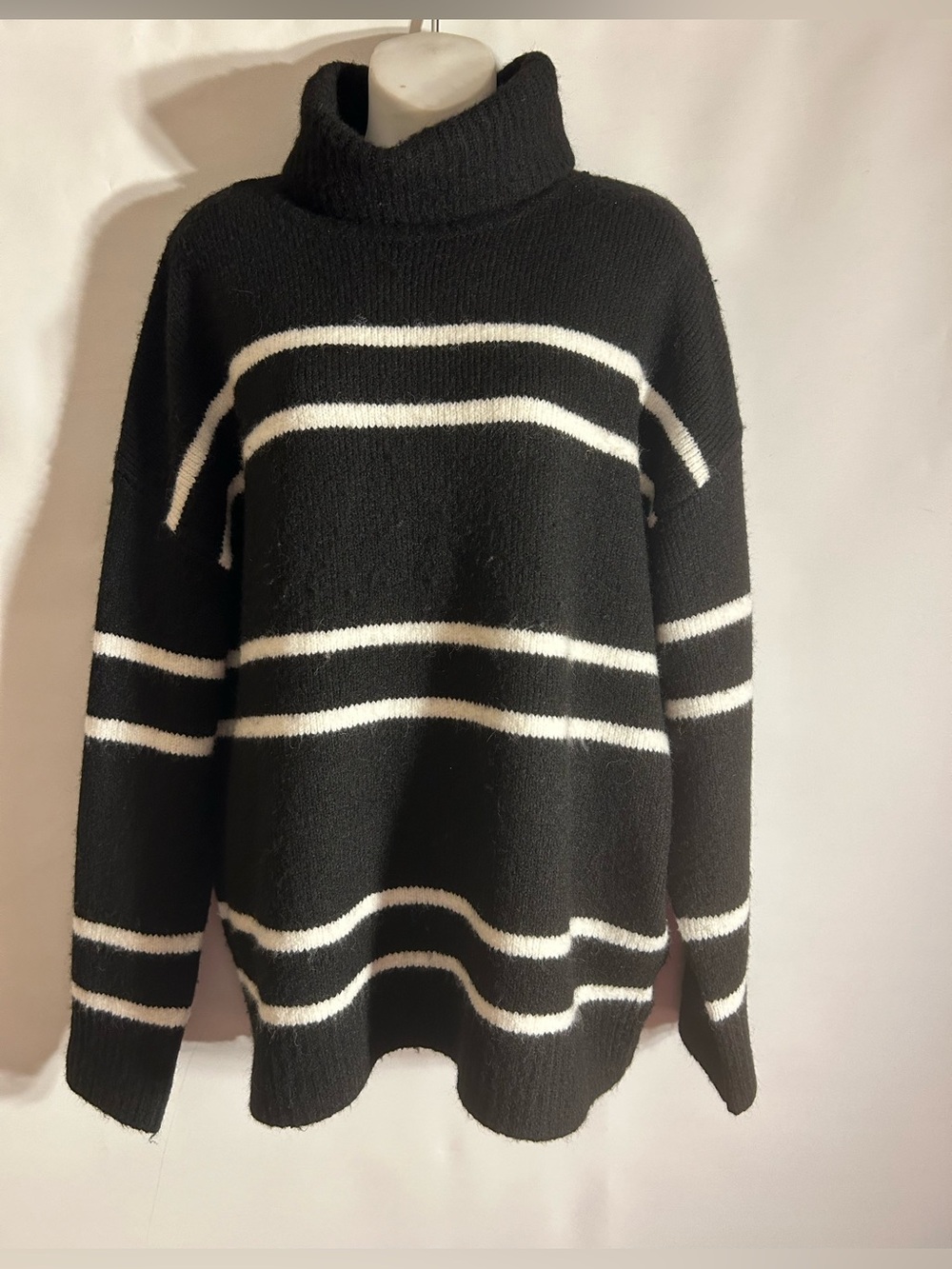 GRACE + KARMA BLACK & WHITE STRIPED CHUNKY TURTLE NECK WOMEN’S SWEATER SIZE L